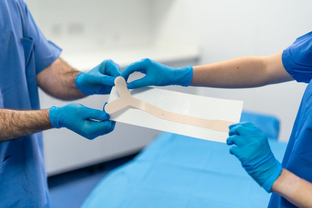 Peeling Leafix in theatre