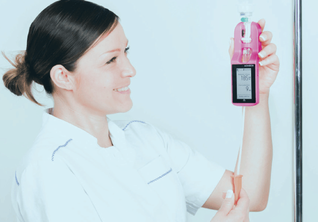 nurse using monidrop iv infusion monitor